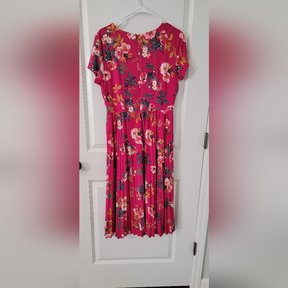 NWOT Flowy floral midi dress